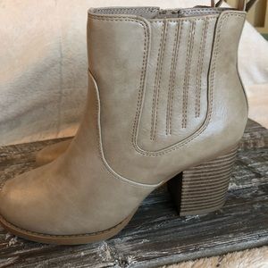 NWOT Nude Boot